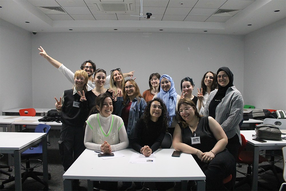 Yapı Kataloğu ve Arete Atölye İş Birliği ile Gerçekleşen “Kimliğin Ne?” Atölyesi Medipol Üniversitesi’ndeydi!