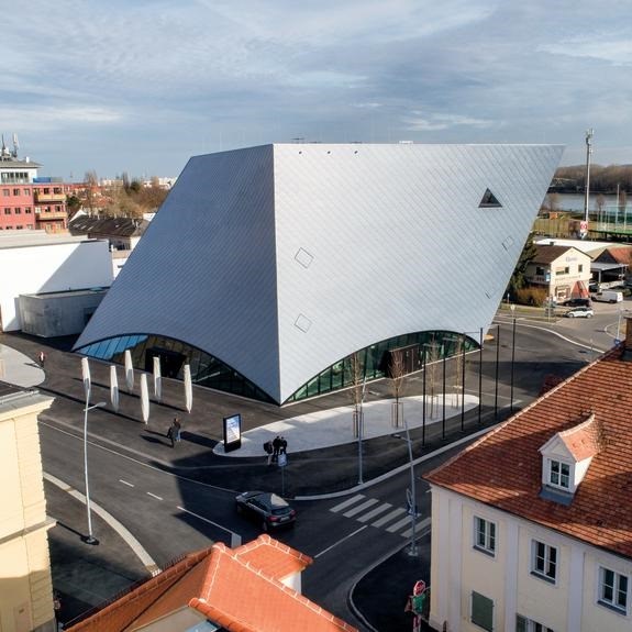 Titanyum Çinko Estampe Yüzey AZENGAR®