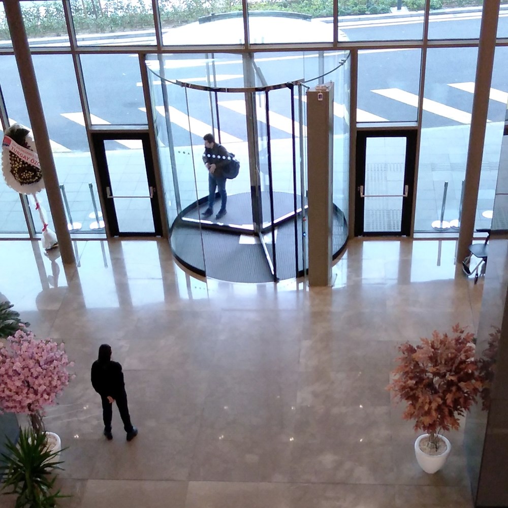 Crystal Tourniket | All Glass Automatic and Manuel Revolving Doors