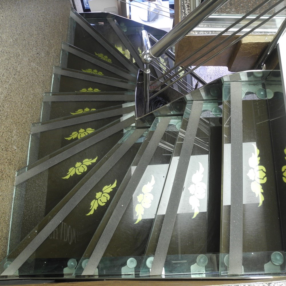 Paslanmaz - Cam Basamaklı Merdiven