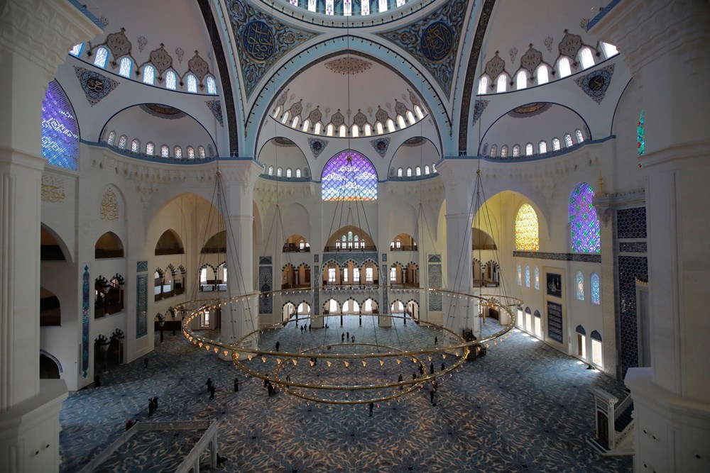 Büyük Çamlıca Camii ve Külliyesi