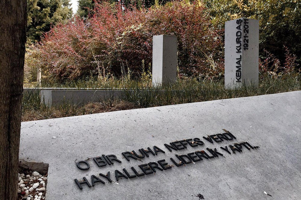 Kemal Kurdaş Anıt Mezarı
